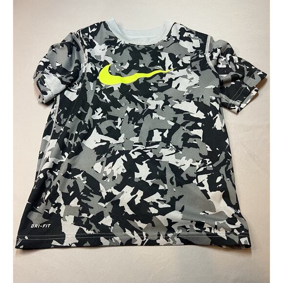 Lot of 7 Boys Graphic T-Shirts Size 4T XS 4-5 Nike Disney Star Wars - Picture 2 of 15